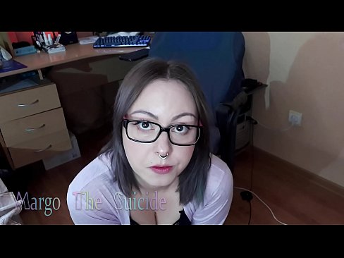 ❤️ Noia sexy amb ulleres xucla un consolador profundament davant la càmera ️ Porno a nosaltres ☑