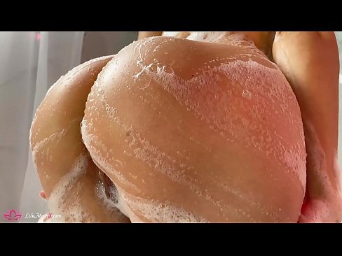 ❤️ La morena es masturba el cony amb un vibrador fins a un orgasme intens a la dutxa ️ Porno a nosaltres ☑