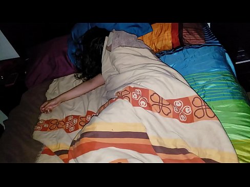 ❤️ El fillastre renya la seva jove madrastra mentre dorm. ️ Porno a nosaltres ☑